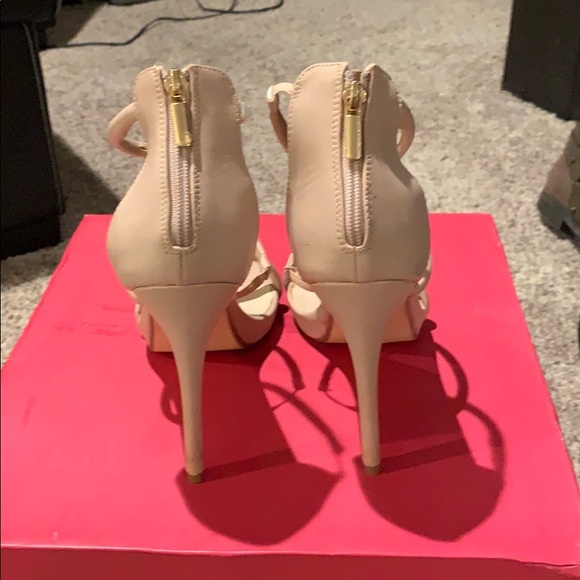 Shoes - Picture 3 of 4